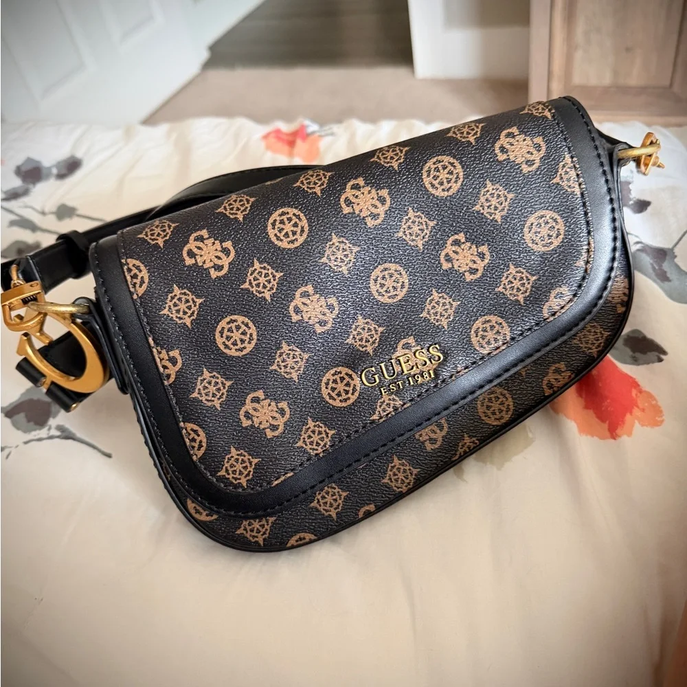 GUESS G Dream Flap Shoulder Bag - Picture 1 of 4